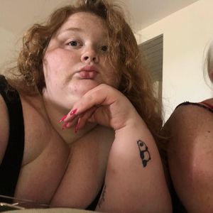 Meet your Posher, Carly-james